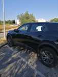 Carro preto da marca Peugeot 2008