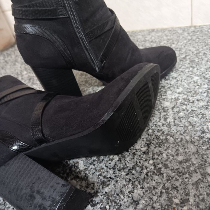 Botas pretas calçado Guimarães