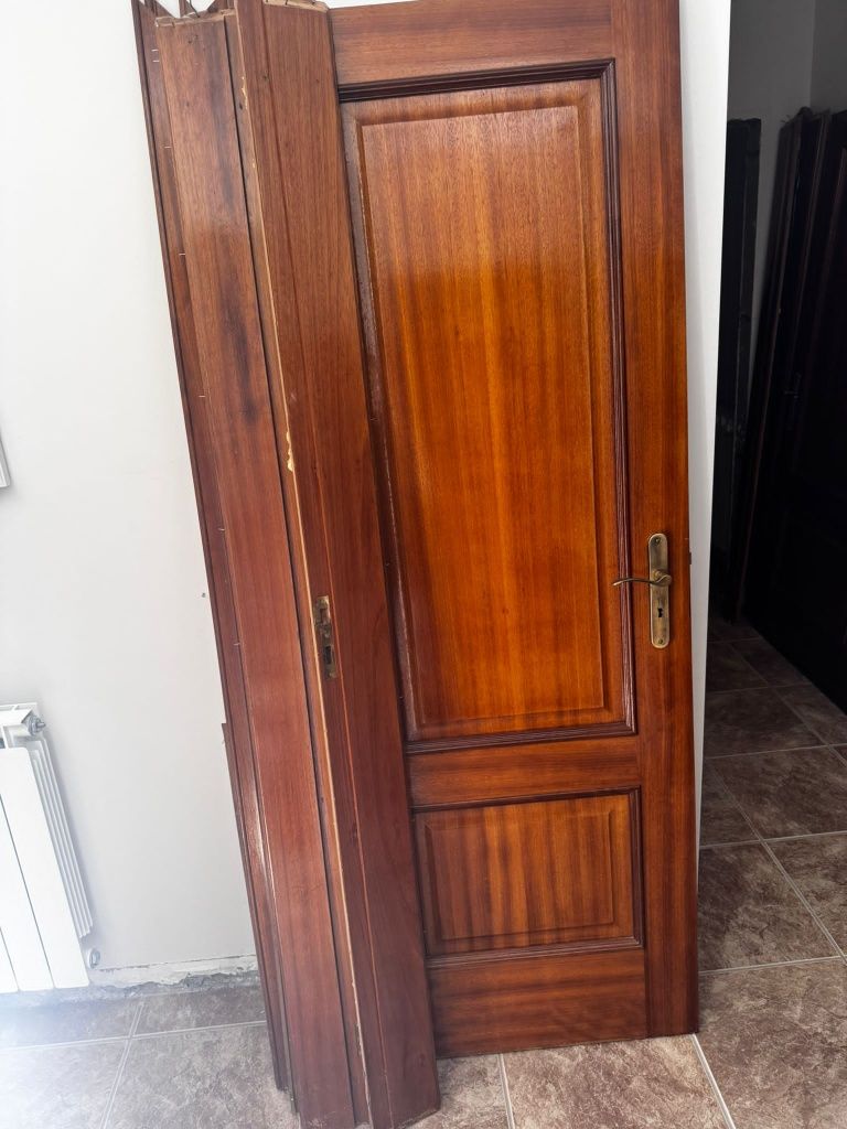 4 portas interiores, de madeira, bom estado, pode ver medidas em baix