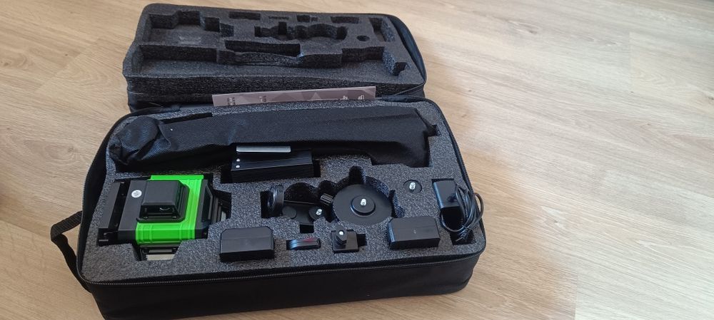 Poziomica laserowa, 4D, 360,statyw, akcesoria, torba, 2 baterie
