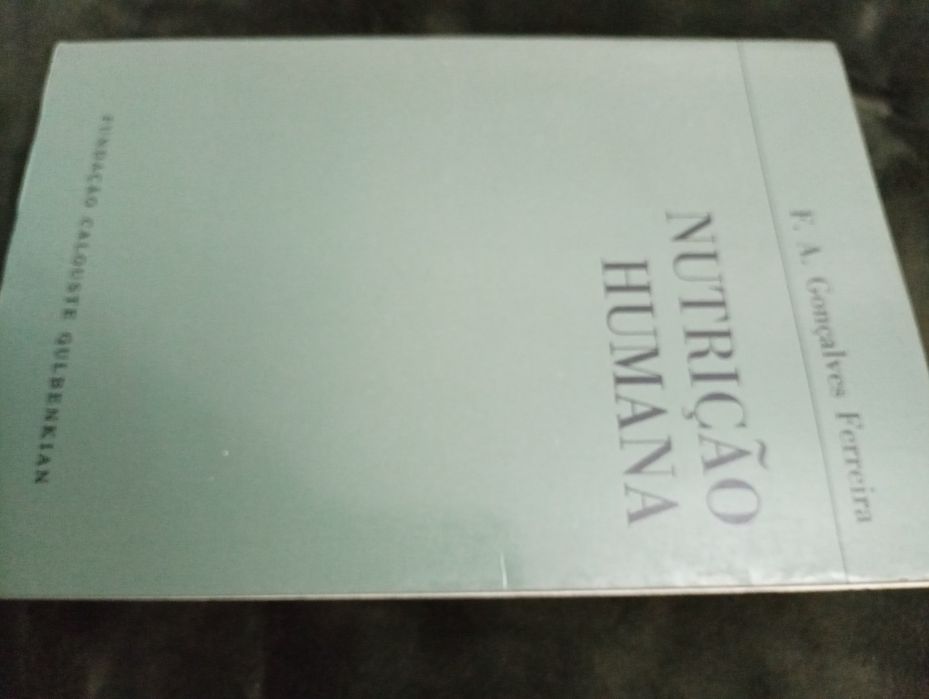 Nutrição humana / F. A. Gonçalves Ferreira - F Calouste Gulbenkian, 83