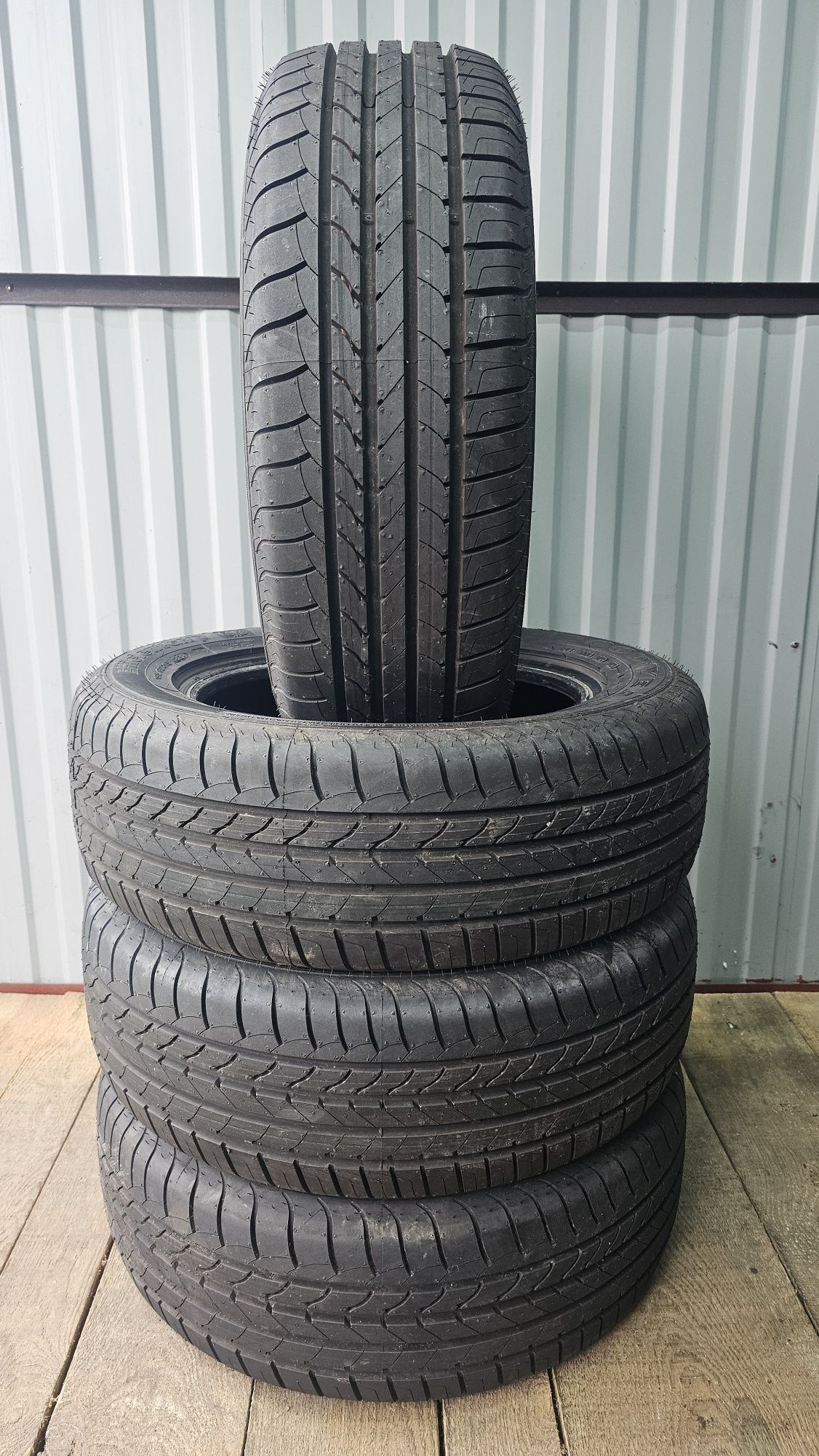 Goodyear EFFICIENT Grip 195/60r15 88H