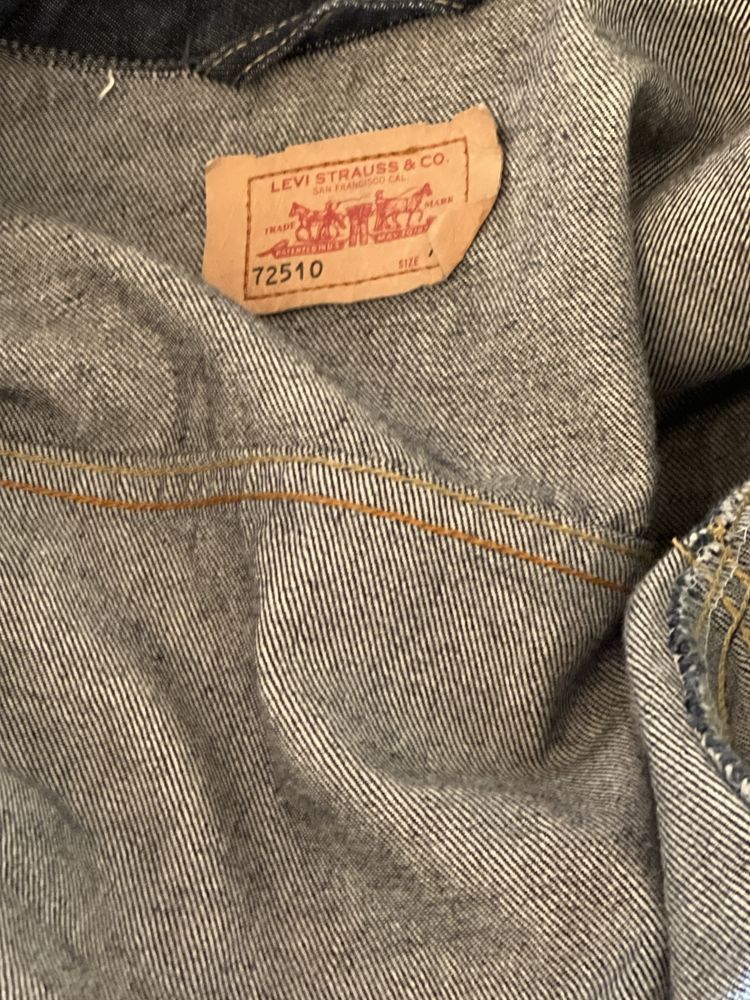 Sprzedam katanę firmy Levis w kolorze ciemnym niebieskim rozmiar  XL