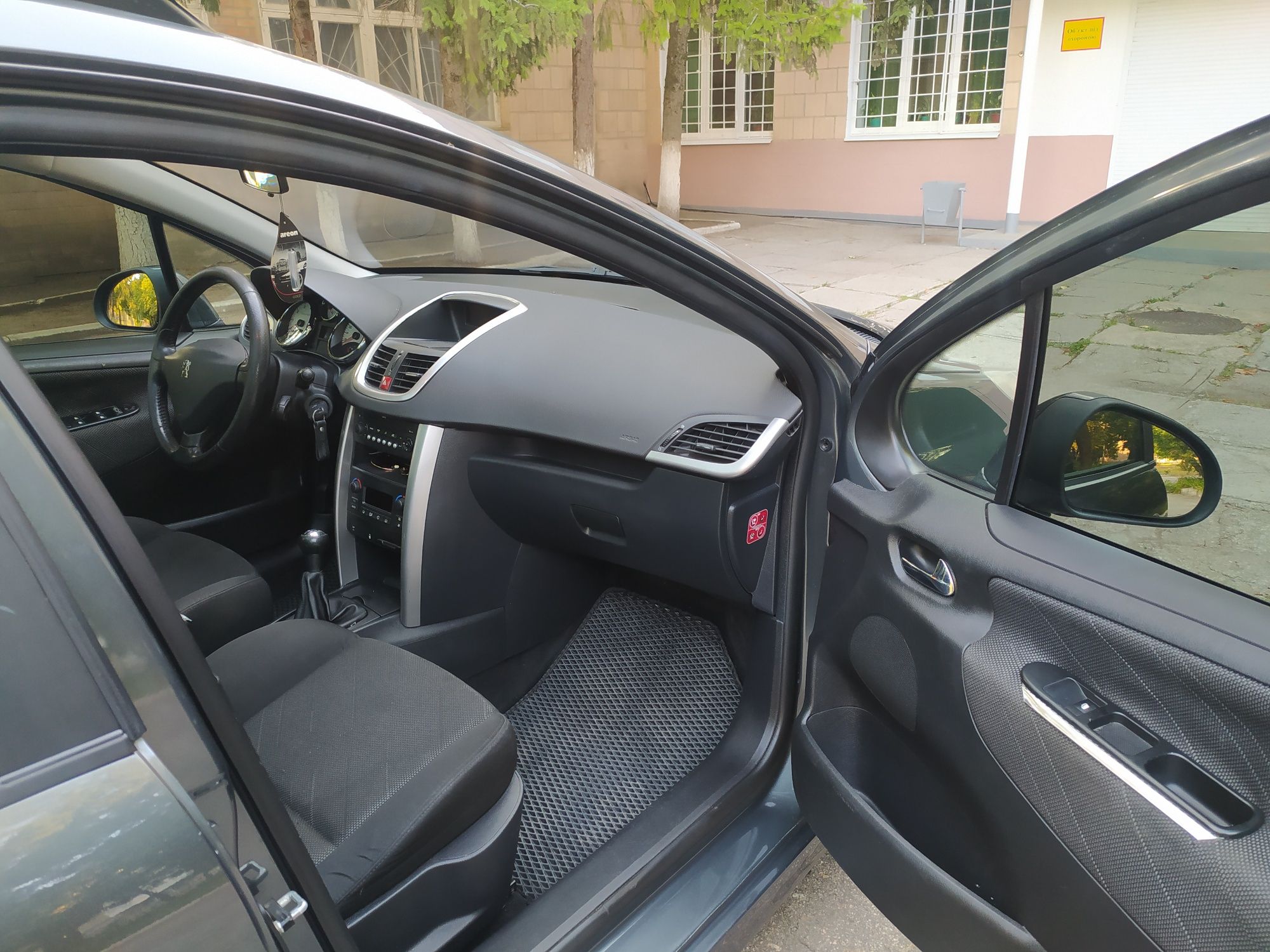 Продам Peugeot 207 sw 1.6 бензин