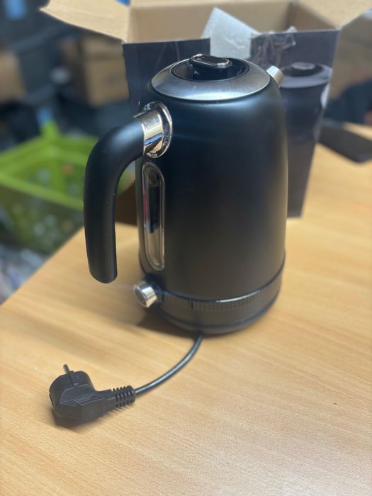 Czajnik elektryczny Impolio Retro 2200 W 1,7 l czarny