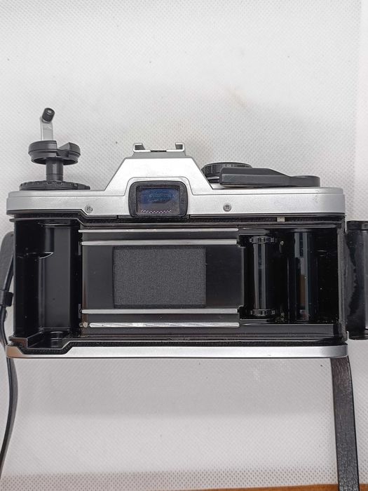 Olympus OM-10 + Olympus OM Zuiko 50mm f/1.8