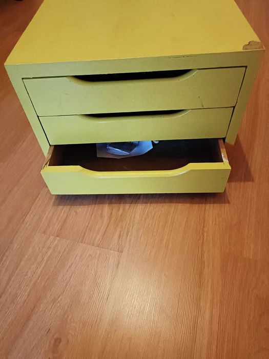 Mesa de cabeceira retro