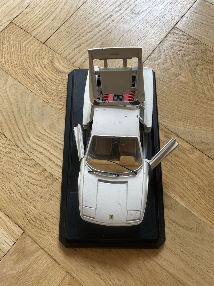Model Ferrari Testarossa - Bburago