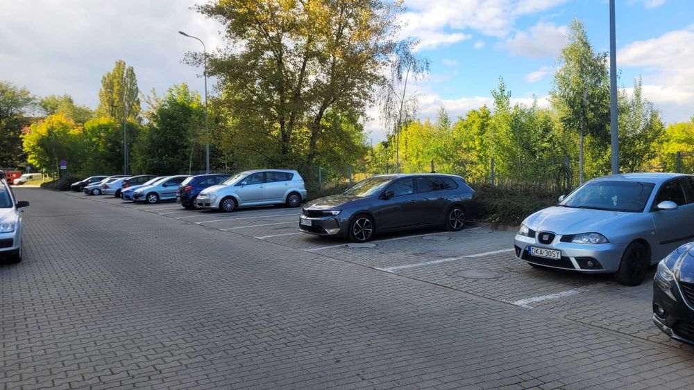 Sprzedam miejsce postojowe podziemne Wrocław–Tarnogaj–Jesionowa/Nyska