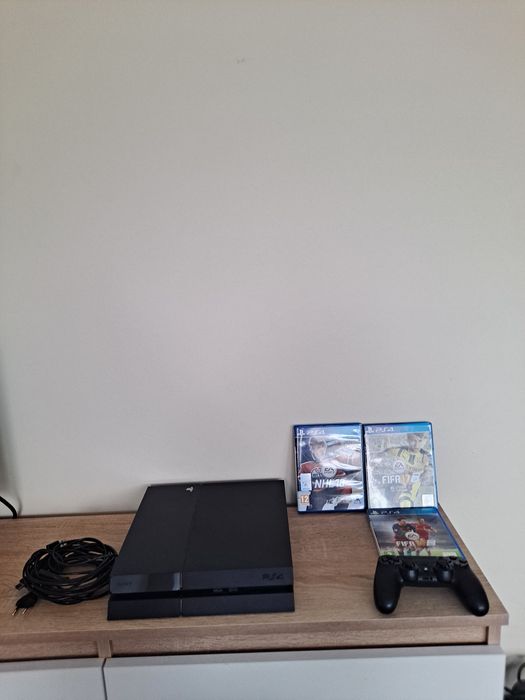 Konsola PlayStation 4 +Gry Pad