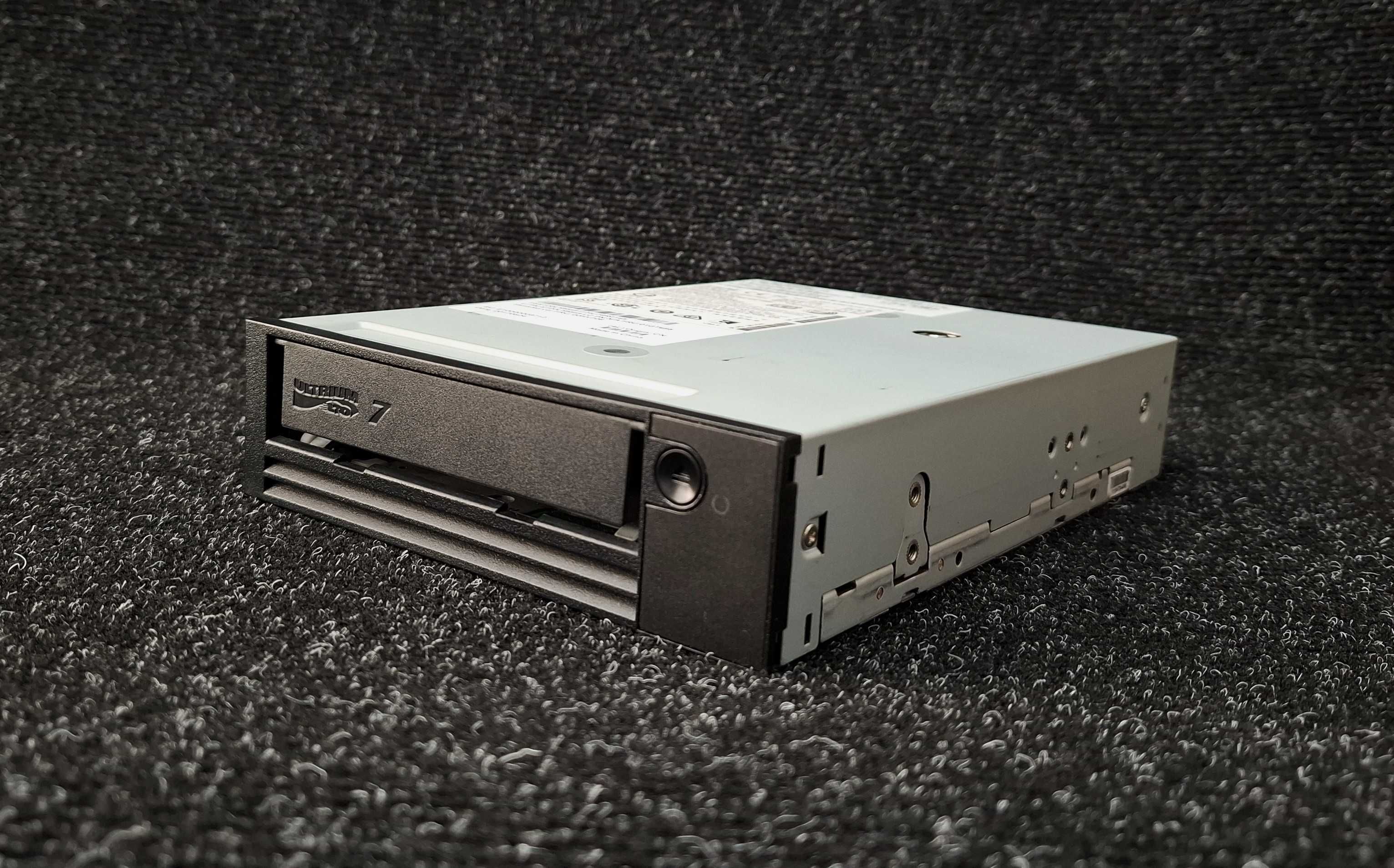 Стрічковий накопичувач IBM LTO-7 Ultrium 7-H 00HV706