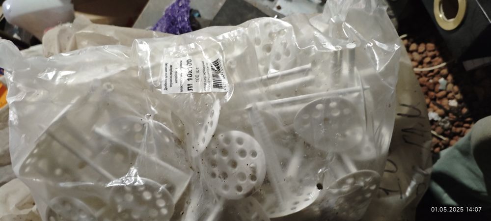 Дюбель для пенопласта.Зонтики для утеплителя