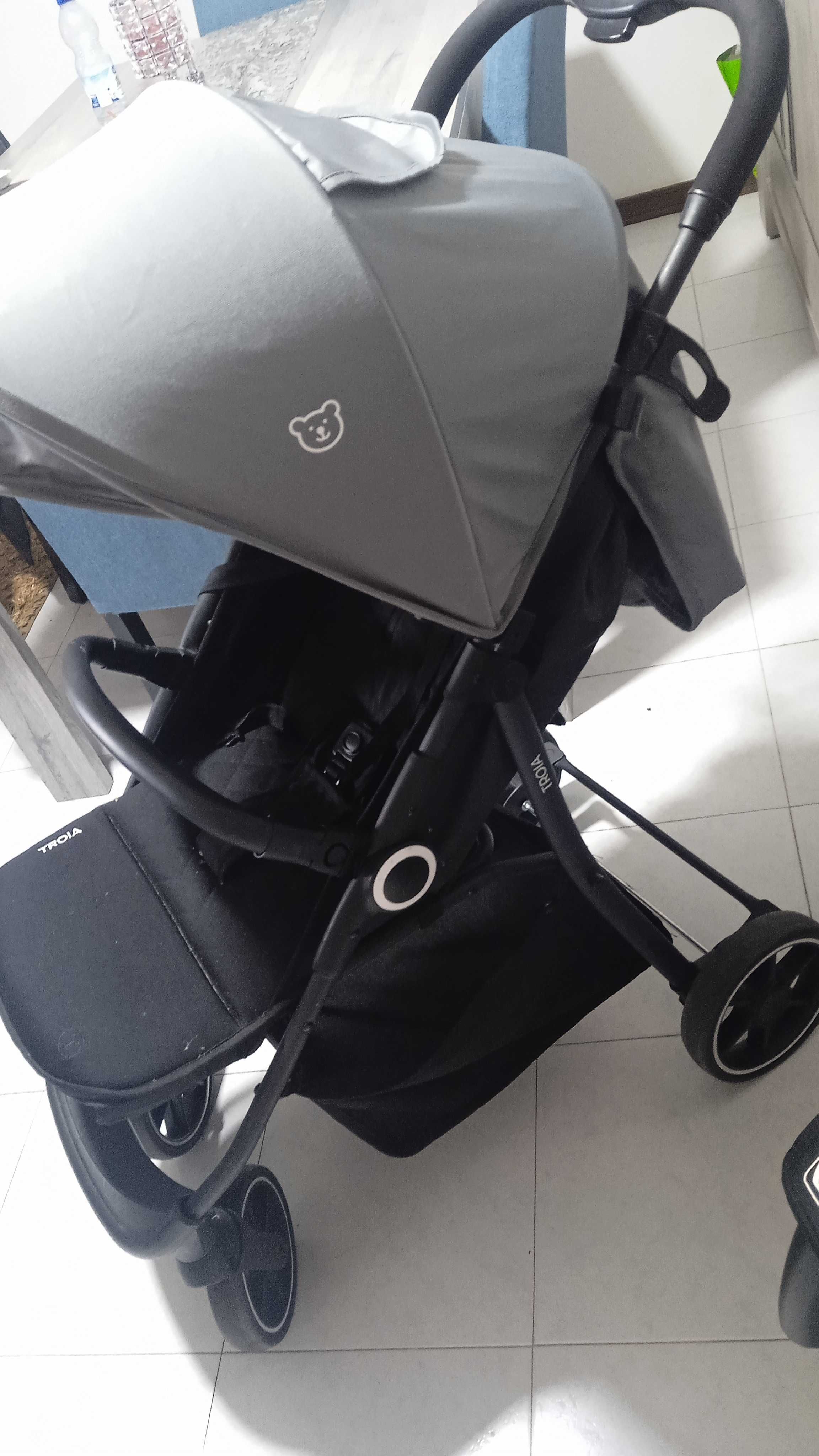 Vendo carrinho de bebé com ovo