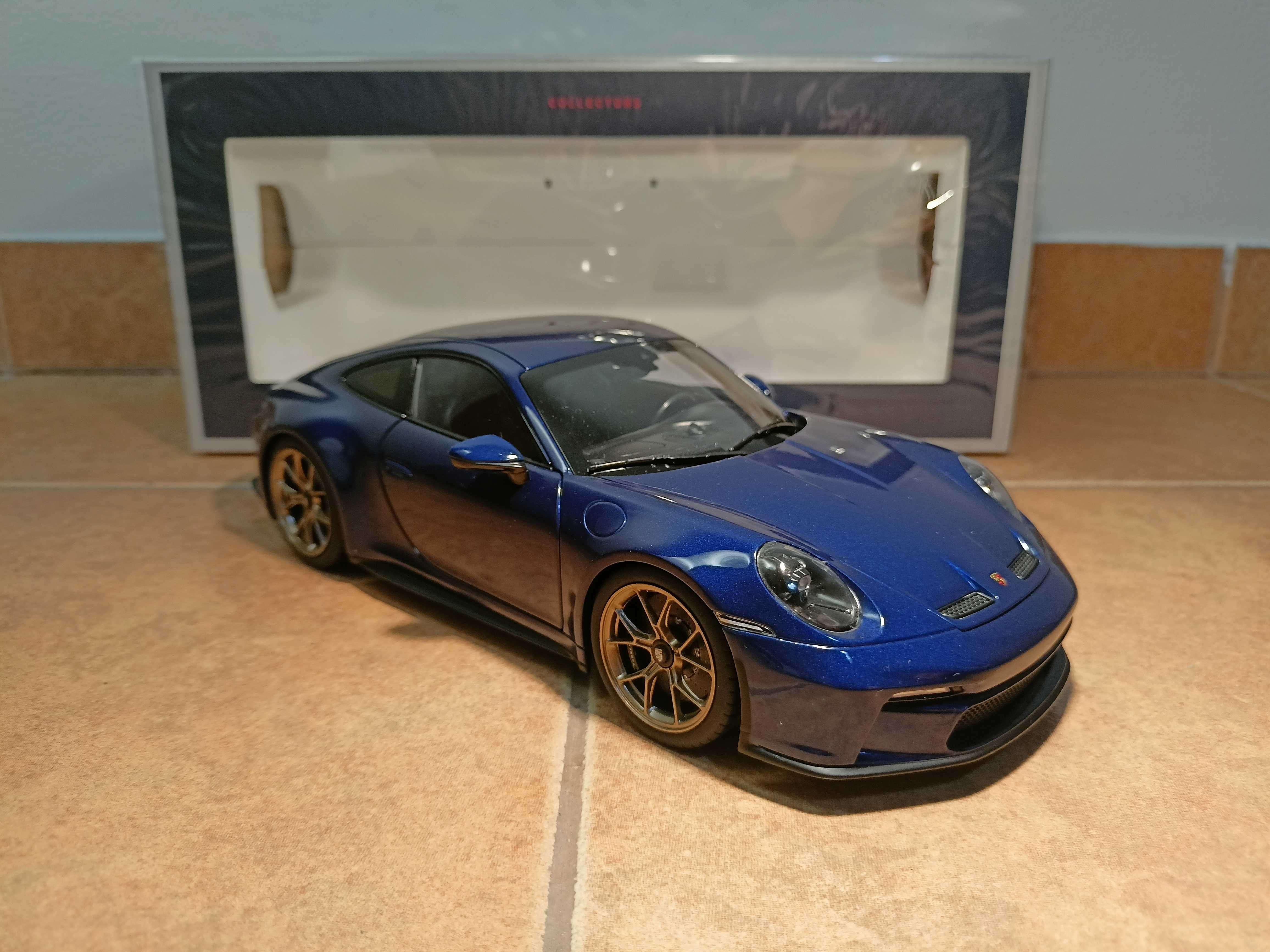 Porsche 911 GT3 Touring model w skali 1:18 Norev/otwierane elementy