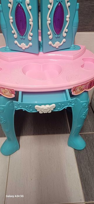 Toaletka dla dziewczynki.