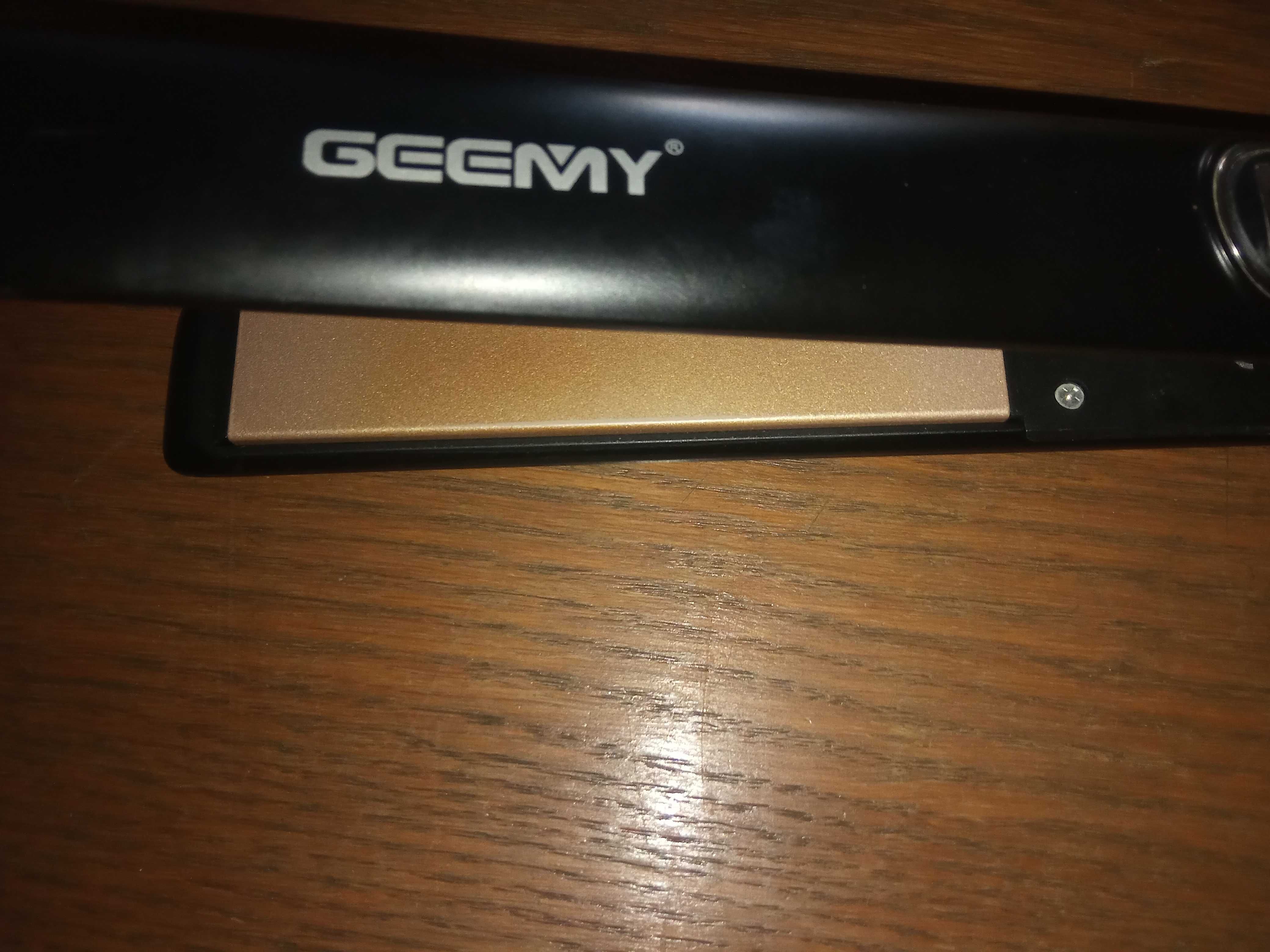 Плойка для випрямлення волосся з диспл  регул темпер Geemy GM-490 Rose