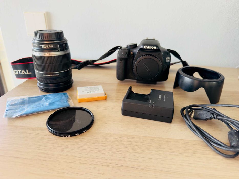 CANON EOS 550D and EFS 18-200m lens
