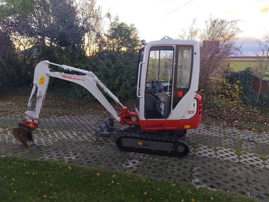 Minikoparka takeuchi Kubota cat jcb