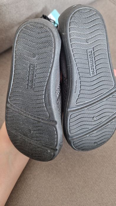 Kapcie, buty antypoślizgowe 24 Domyos