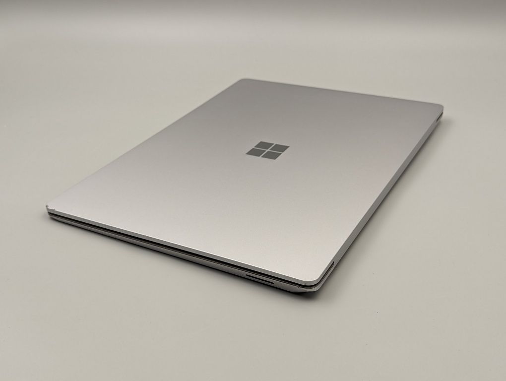 Microsoft Surface Laptop 4 ryzen 4680u / 256 SSD / 8 RAM