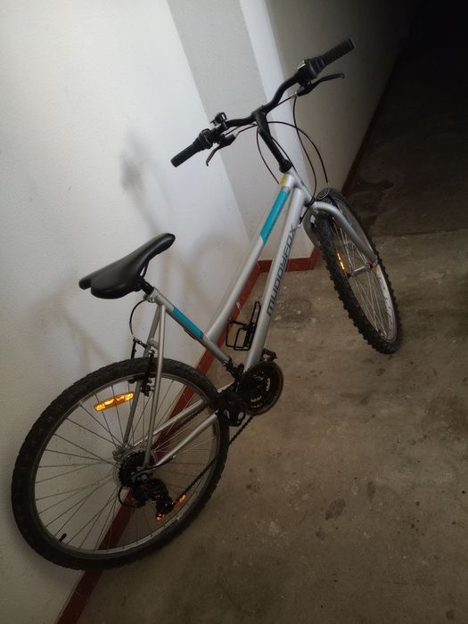 85€ Bicicleta roda 26 excelente estado pegar e andar tudo ok