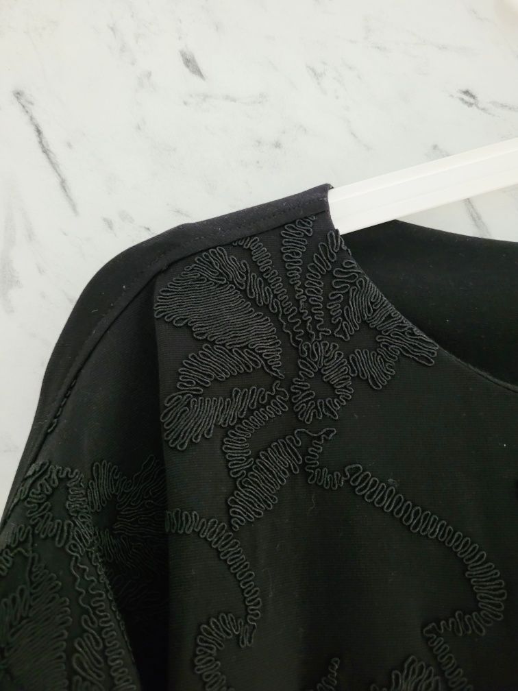 Bluza 34 XS oversize z wyszywanymi kwiatami haft rękawy ¾ minimalizm b