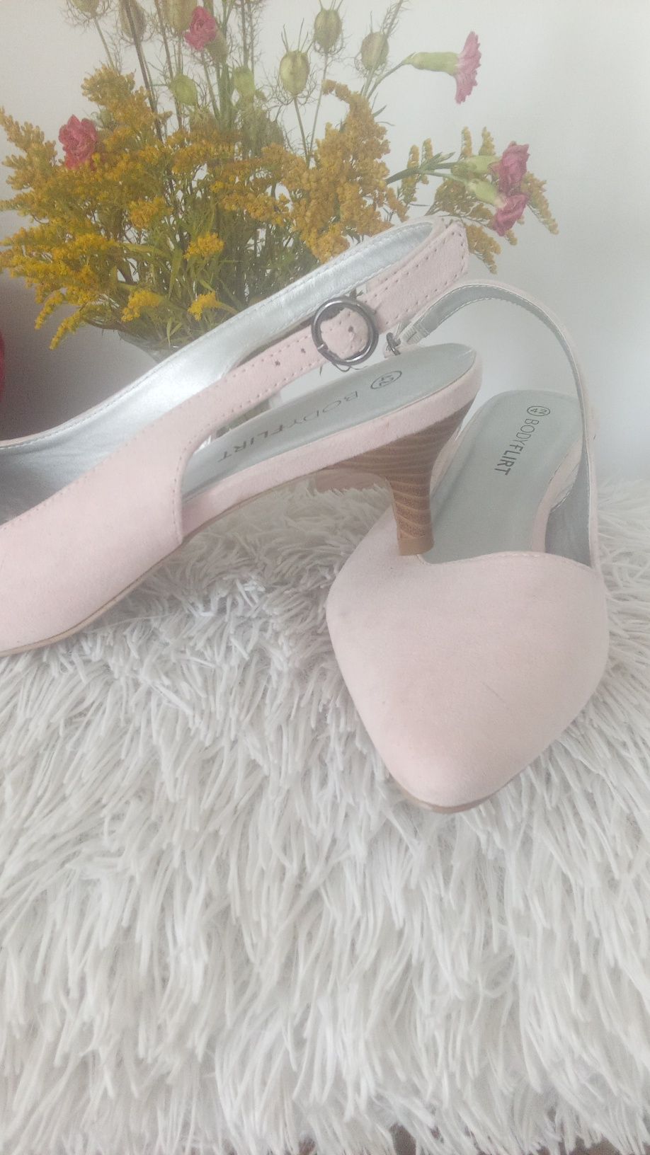 Super czółenka na mini obcasie 42 body flirt nowe