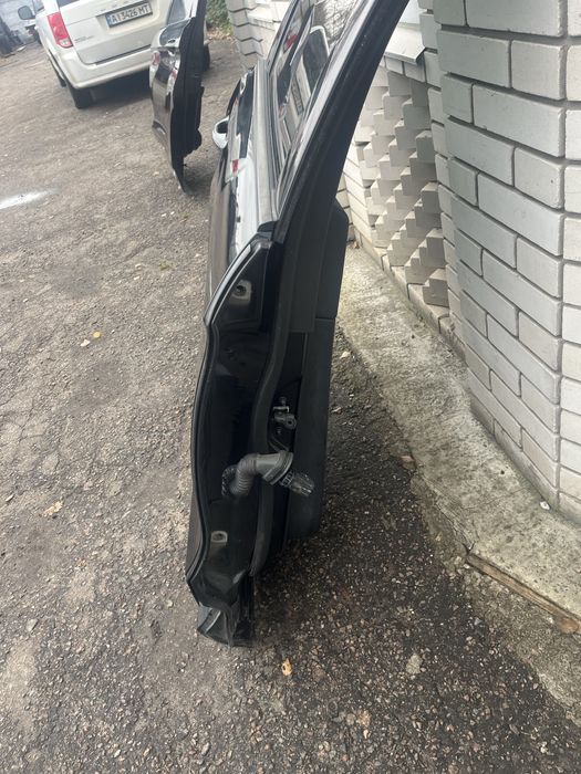 Двері задні праві   Ford Edge 2019 рік   Колір: UM (чорні)