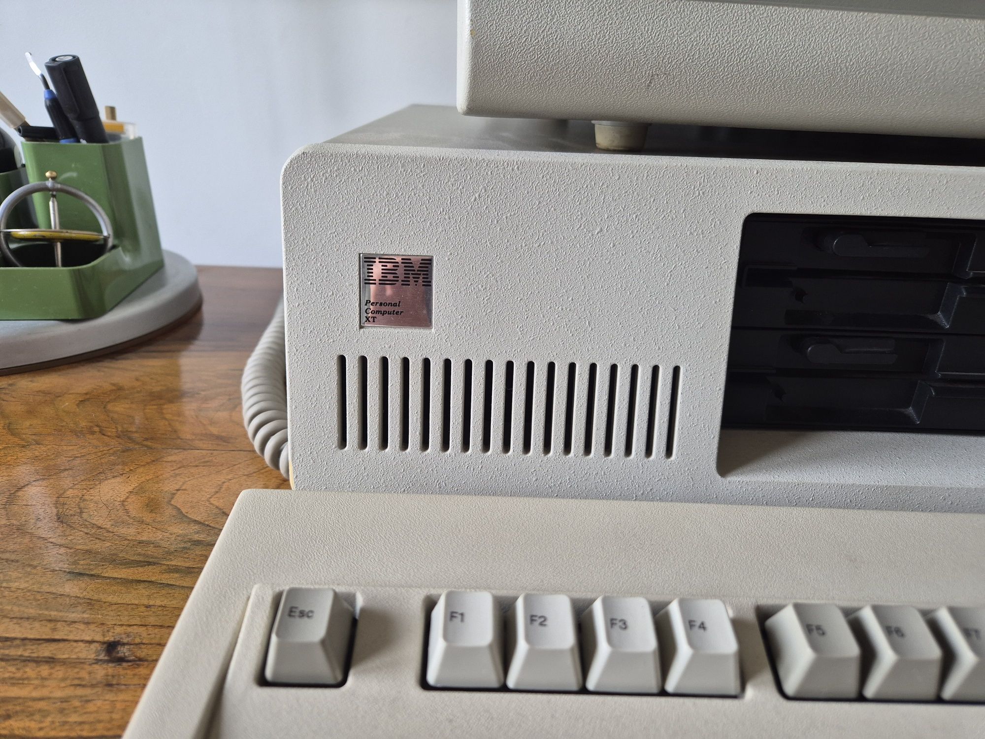 IBM XT 5160 z monitorem IBM 5153 (CGA) - czytaj!