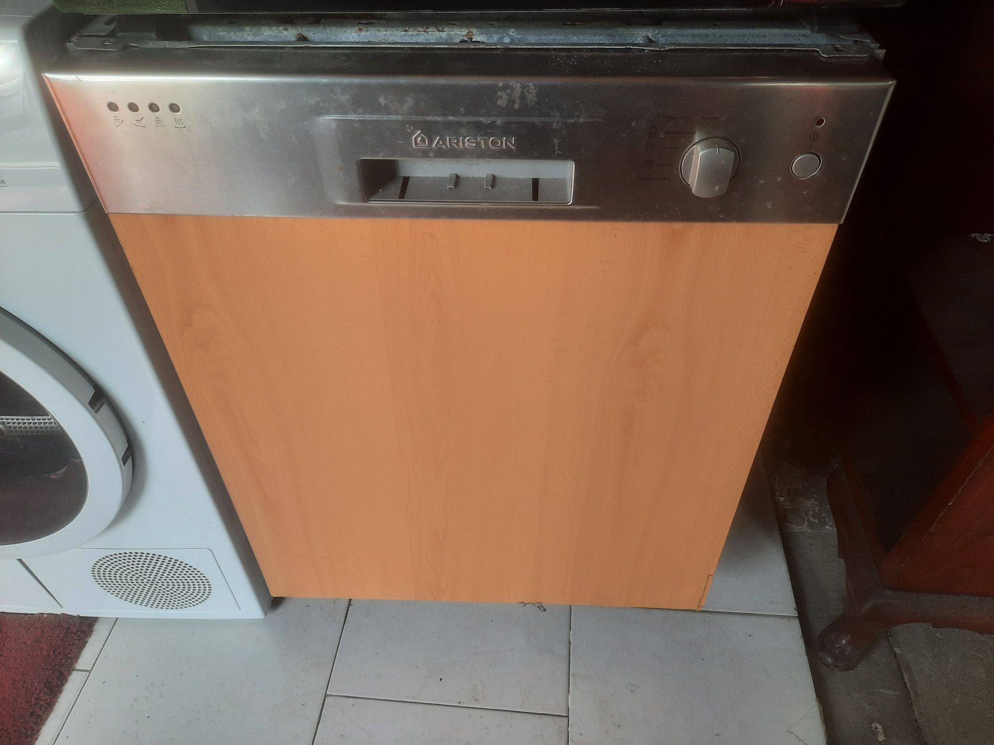Maquina de lavar loica Becken e outra da V-Zug  semi-nova.