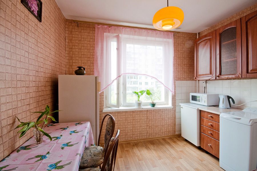 Подобово погодинно аренда квартира метро Лівобережна, Ентузіастів 25