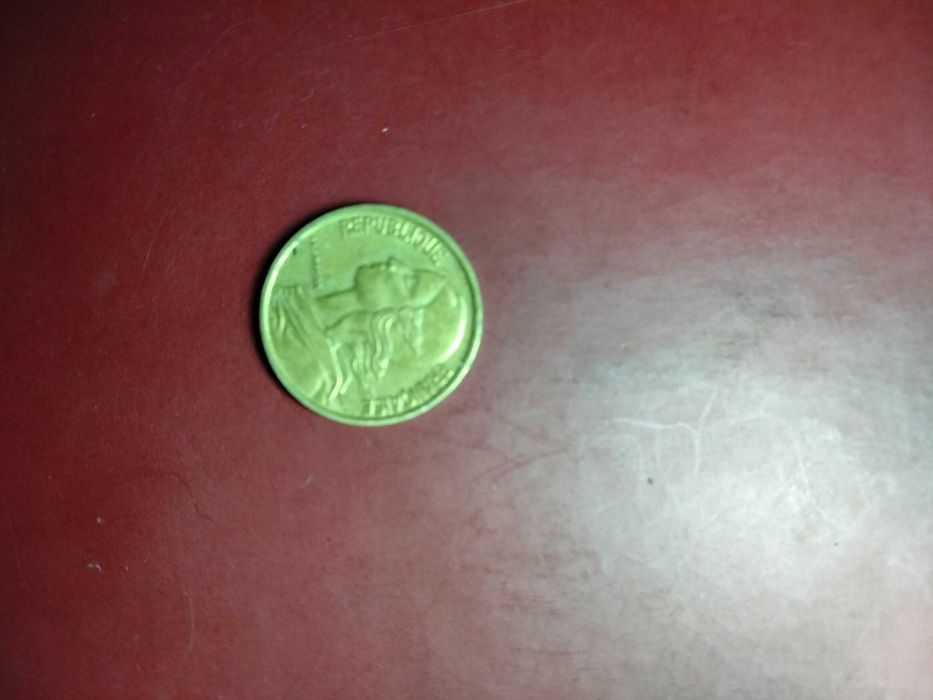 5 cêntimos França 1966. Moeda rara entre outras moedas