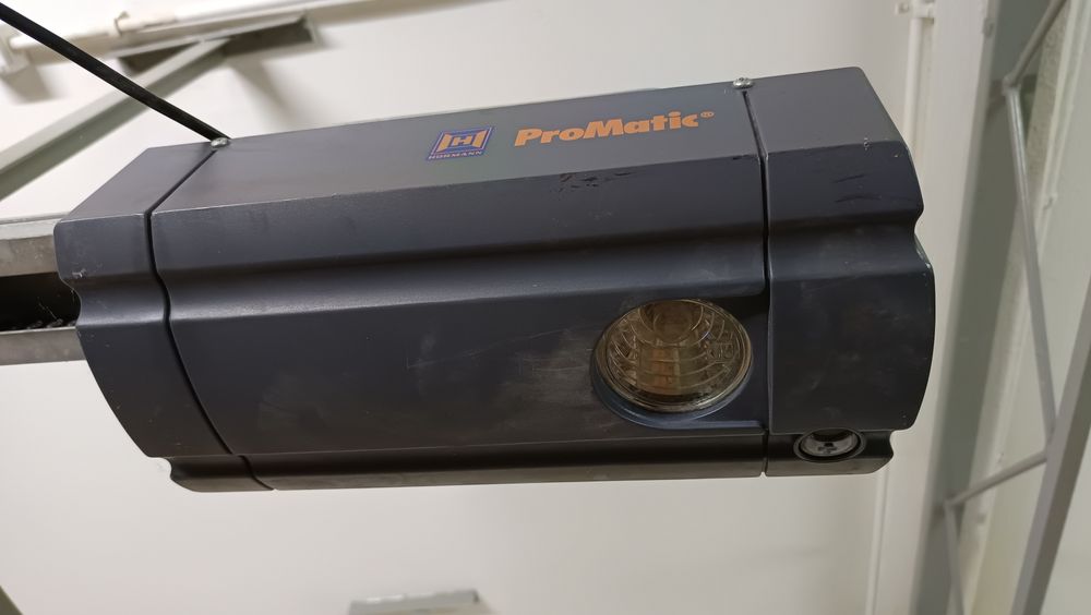 Brama garażowa segmentowa Hörmann ProMatic z napędem (na pilota)