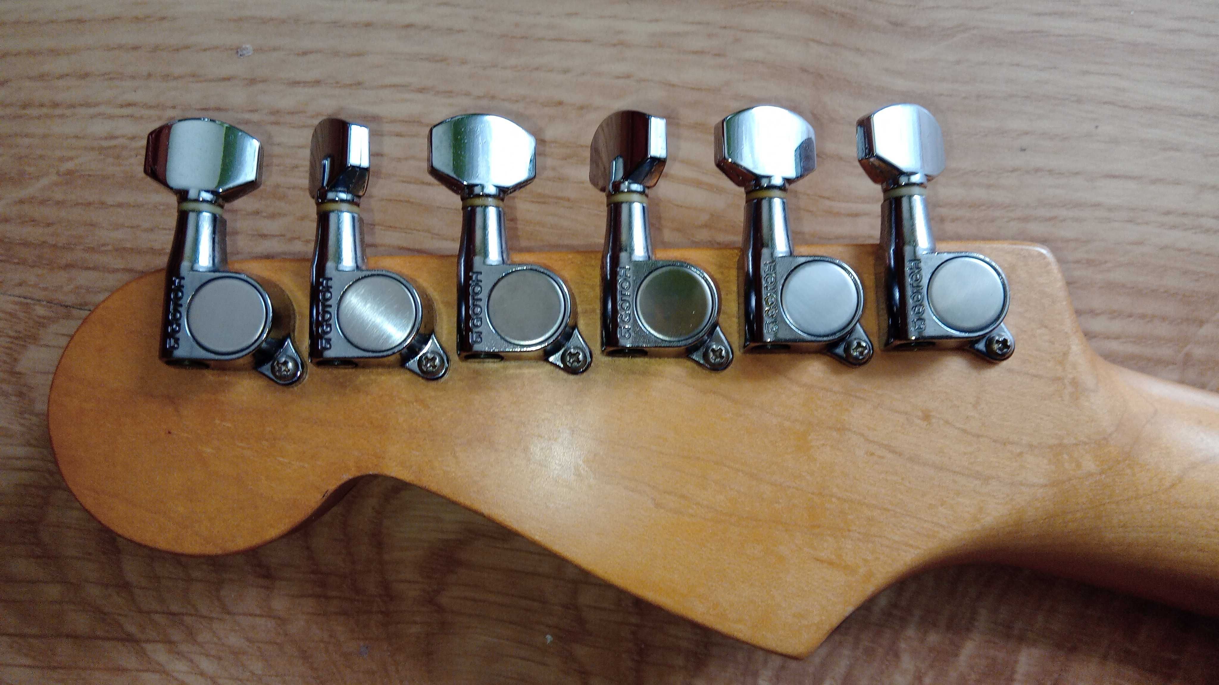 Fender Stratocaster ST-STD 2001 candy apple.