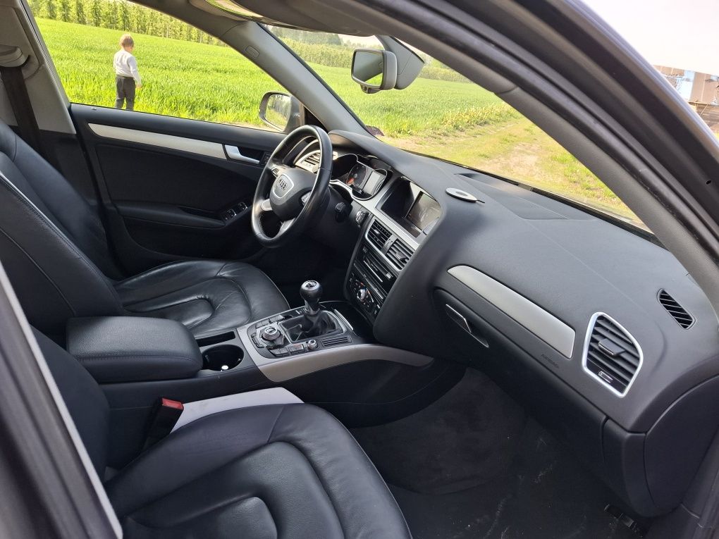 Audi a4  b8 2.0 tdi sedn