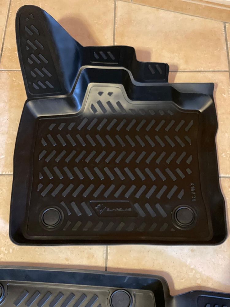 Conjunto de tapetes de borracha de design 3D, para Renault Captur