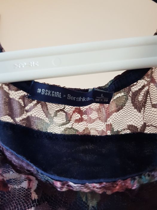 Koronkowy crop top bershka