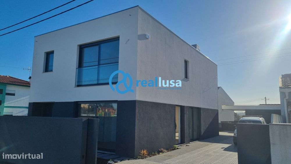 Moradia T4 Nova para Venda