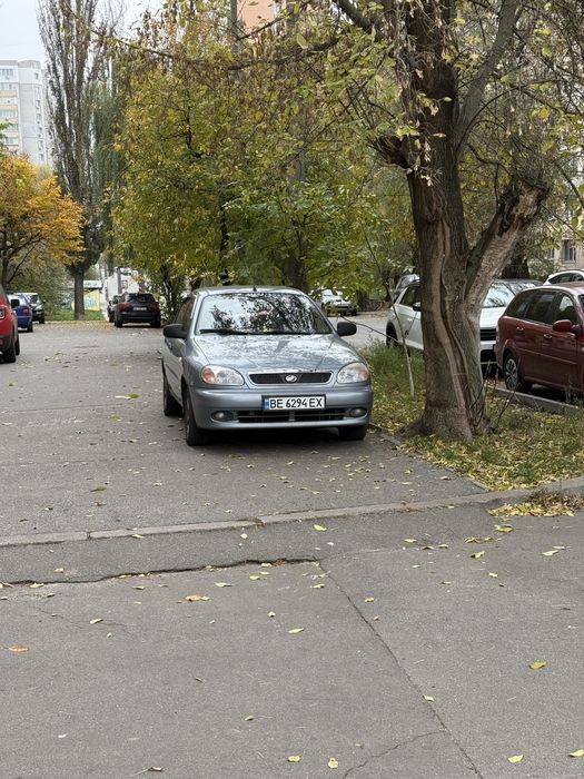 Автомобіль LANOS