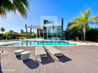 Moradia Contemporânea T3+2 com vista mar a 2 km da Praia