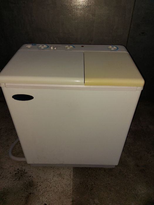 Стиральная машина-полуавтомат .