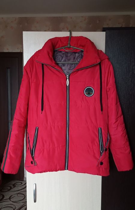 Стильна жіноча куртка