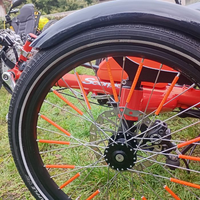 Rower poziomy trójkołowy