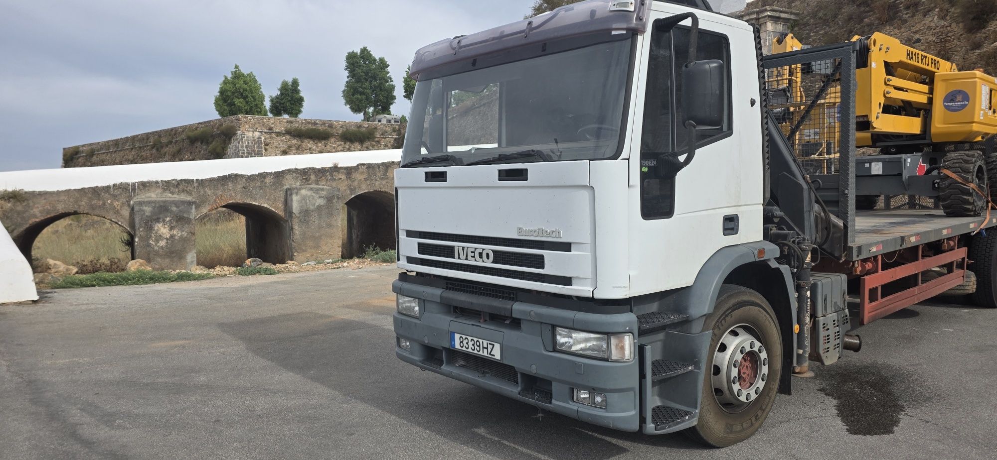 IVECO MT190E24  COM GRUA