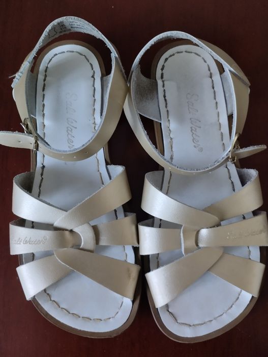 Продам босоножки