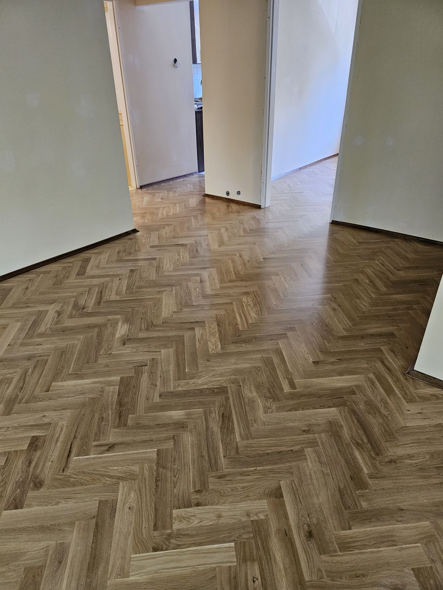 Cyklinowanie lakierowanie układanie parkietów renowacja schodów