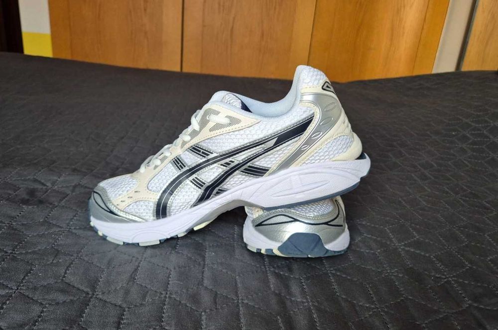 Ténis ASICS Gel Kayano 14  -  tamanho 42,5