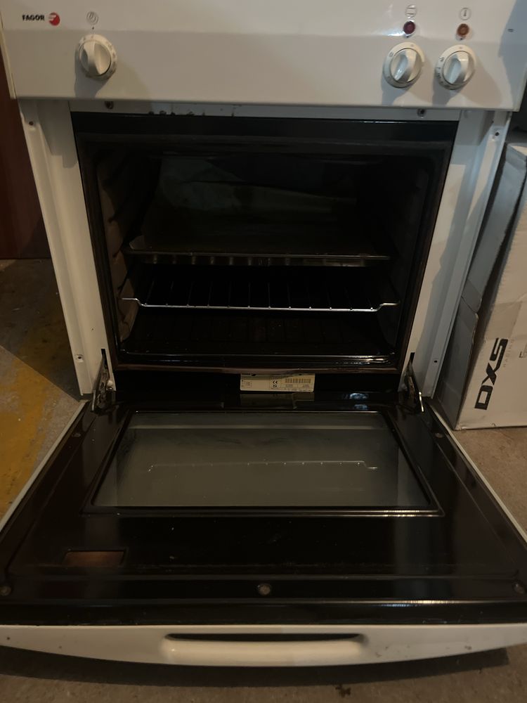 Forno Fagor  a funcionar em bom estado
