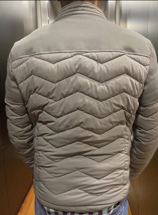 Blusão Guess Alcochoado e relente à àgua tamanho S