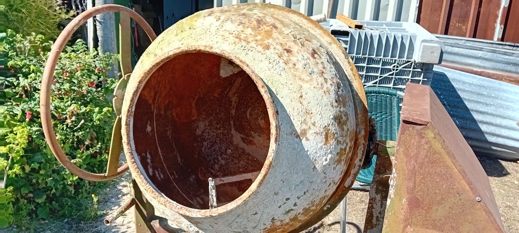 Betoneira de 150l usada